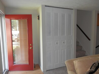 Front entry/closet