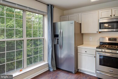 9280 Cardinal Forest Ln unit D 302, Lorton, VA 22079 - photo 5