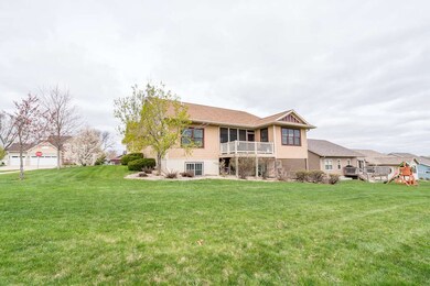 319 Spruce Hills Dr, Cedar Falls, IA 50613 - photo 4