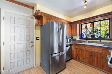 6-Kitchen (1)