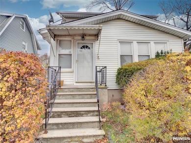 142 Carolina Ave, Irvington, NJ 07111 - photo 3