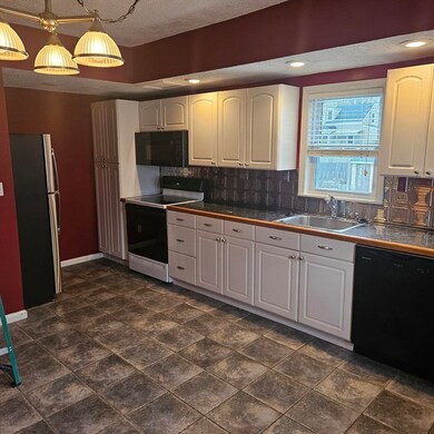 28 1/2 School St unit B, Danvers, MA 01923 - photo 2