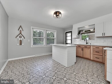 1324 Commonwealth Blvd, Reading, PA 19607 - photo 6