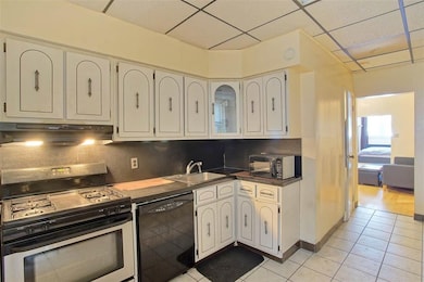 148A Mallory Ave, Jersey City, NJ 07304 - photo 3