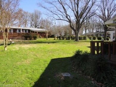 949 Uwharrie St, Asheboro, NC 27203 - photo 3