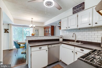 5659 Harpers Farm Rd unit A, Columbia, MD 21044 - photo 2