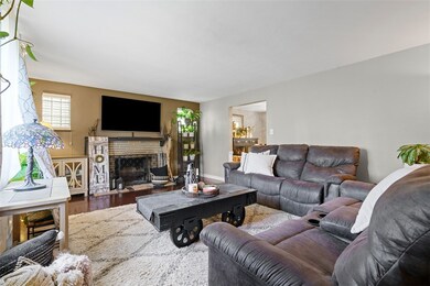 108 W Marshall Dr, Pittsburgh, PA 15215 - photo 3