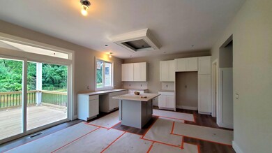 Kitchen with center isle