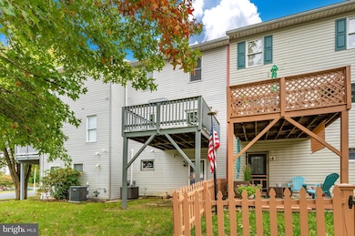 658 Knightsbridge Dr, Hagerstown, MD 21740 - photo 4