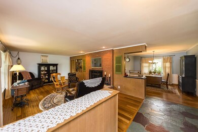 4138 Ashmore Dr Entry