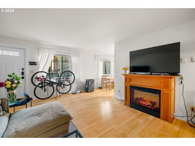 6908 N Philadelphia Ave unit 6908, Portland, OR 97203 - photo 3