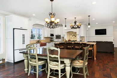 Eat-in Kitchen