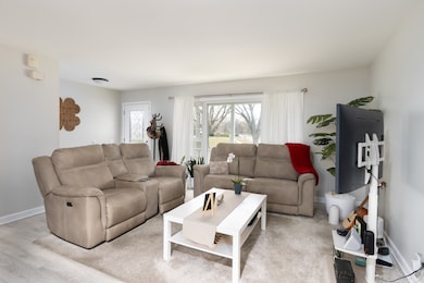 785 Woodlawn St, Hoffman Estates, IL 60169 - photo 3