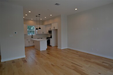 5326 Donovan Gardens Ln, Houston, TX 77091 - photo 2