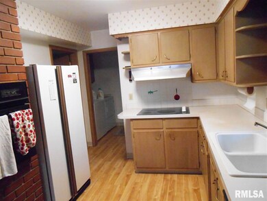 2419 Salem Ct, Bettendorf, IA 52722 - photo 7