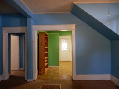 Entry-Living Room