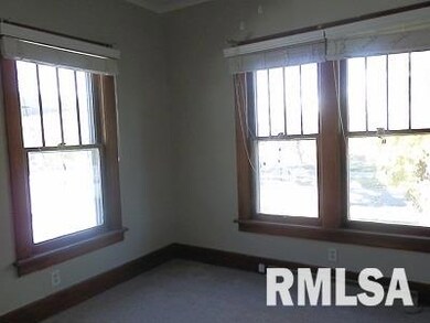 811 Grand Ct, Davenport, IA 52803 - photo 3