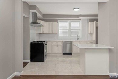 31 Halstead St, Newark, NJ 07106 - photo 5