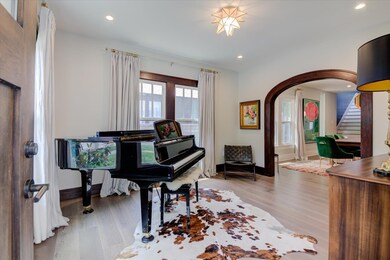 Living area with arched walkways, stairs, recesse