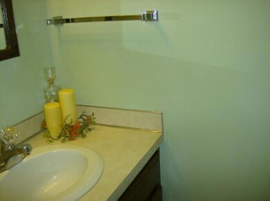 Half Bath on Main<|><|>