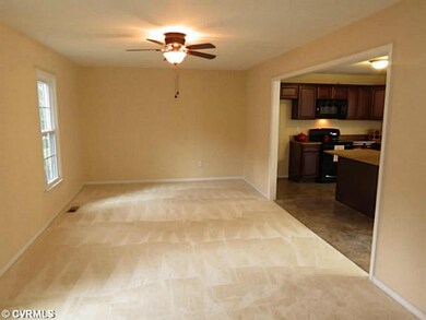 Den/Family/Great Room - New Carpet, Ceiling Fan, a