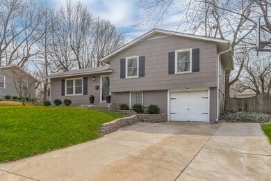 6917 Halsey Dr, Shawnee, KS 66216 - photo 2