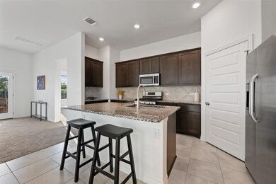 Kitchen with appliances with stainless steel fini