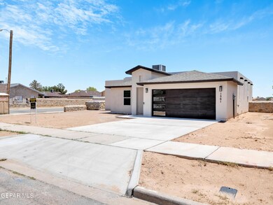 1561 S Kenazo Ave, Horizon City, TX 79928 - photo 3