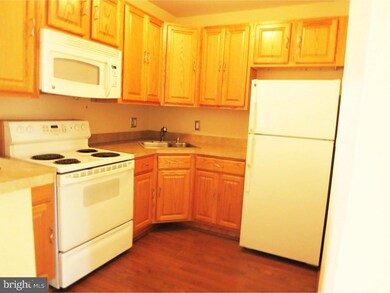 24 N Rigby Ave unit 3RD FL, Lansdowne, PA 19050 - photo 2