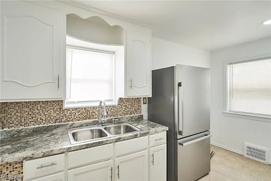 19802 Mountville Dr, Maple Heights, OH 44137 - photo 7