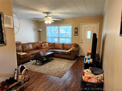 305 N Kentucky St, Pryor, OK 74361 - photo 3