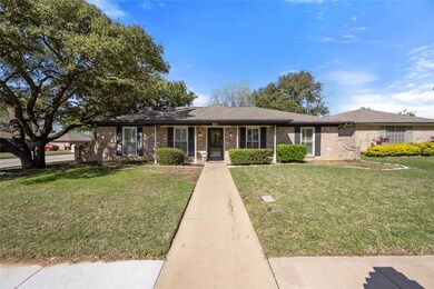 901 Shell Ct, Bedford, TX 76022 - photo 2