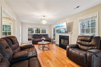 4004 Auburn Hills Dr, Greensboro, NC 27407 - photo 5