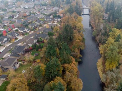 1079 N Alder St, Canby, OR 97013 - photo 4