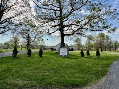 418 Creekmore Rd, Cottontown, TN 37048 - photo 3