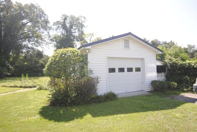 608 4th Ave, Kingstree, SC 29556 - photo 3