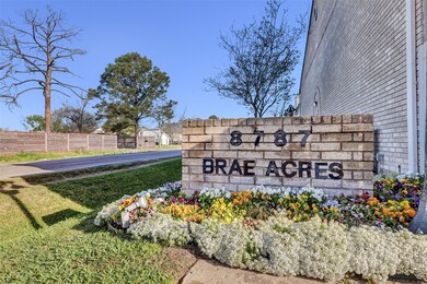 The photo shows a welcoming entrance sign for 