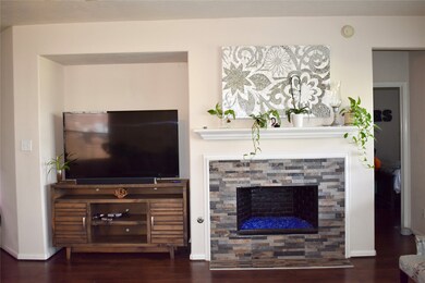 7911 Crystal Moon Dr, Houston, TX 77040 - photo 5