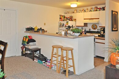 416 Hildred Dr unit 416, Burlington, VT 05401 - photo 2