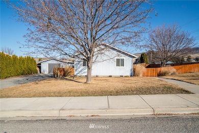 2480 5th St NE, East Wenatchee, WA 98802 - photo 2