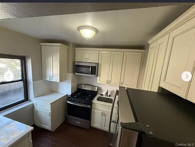 4 Quarropas St unit A3, White Plains, NY 10601 - photo 2