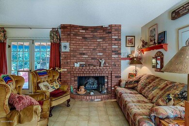 819 E Jasmine Family Rm[1]