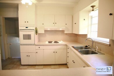 100 Ridgeway Dr, San Marcos, TX 78666 - photo 3