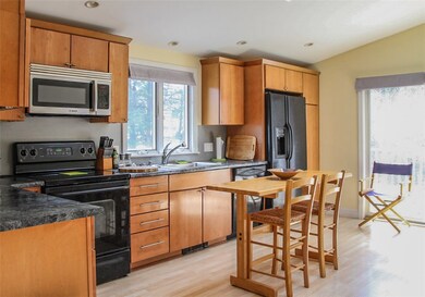 72 Maple Ln, Bristol, RI 02809 - photo 3