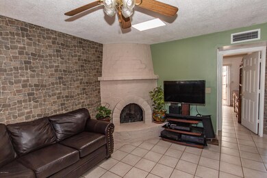 Living Room 6 (1 of 1)