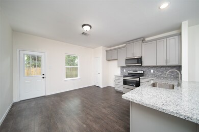 6814 Bethune Dr, Houston, TX 77091 - photo 4