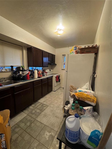 243 Chambers Rd, Saint Louis, MO 63137 - photo 3