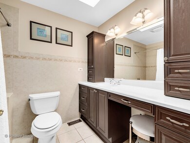 400 E Yorkfield Ave, Elmhurst, IL 60126 - photo 2