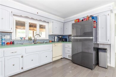 52 Oakland Dr, West Warwick, RI 02893 - photo 5