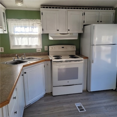 979 Tollgate Unit 31 Rd, Warwick, RI 02886 - photo 2